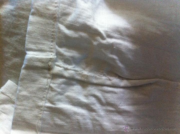Antig&uuml;edades: Antiguo camis&oacute;n de algod&oacute;n blanco con bordados. - Foto 6