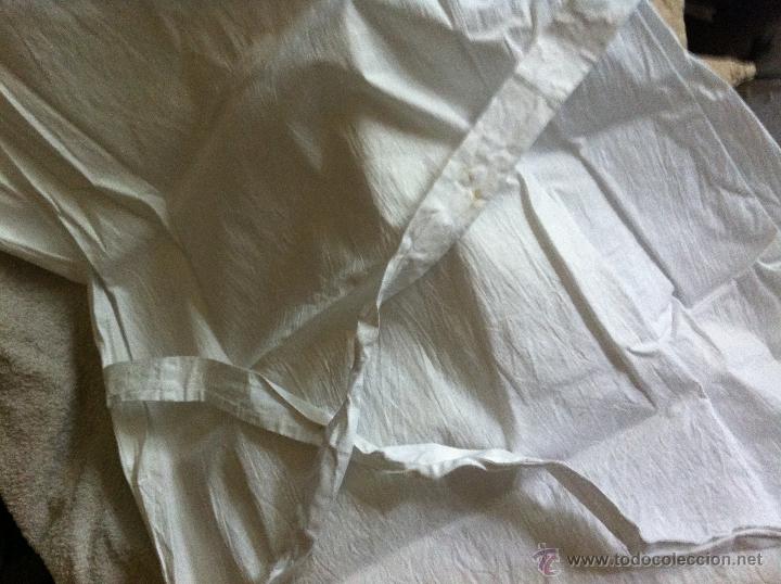 Antig&uuml;edades: Antiguo camis&oacute;n de algod&oacute;n blanco con bordados. - Foto 8