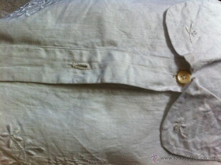 Antig&uuml;edades: Antiguo camis&oacute;n de algod&oacute;n blanco con bordados. - Foto 10