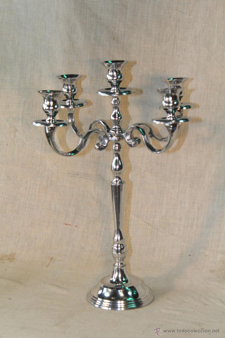 Antig&uuml;edades: candelabro en metal de color plata - Foto 3