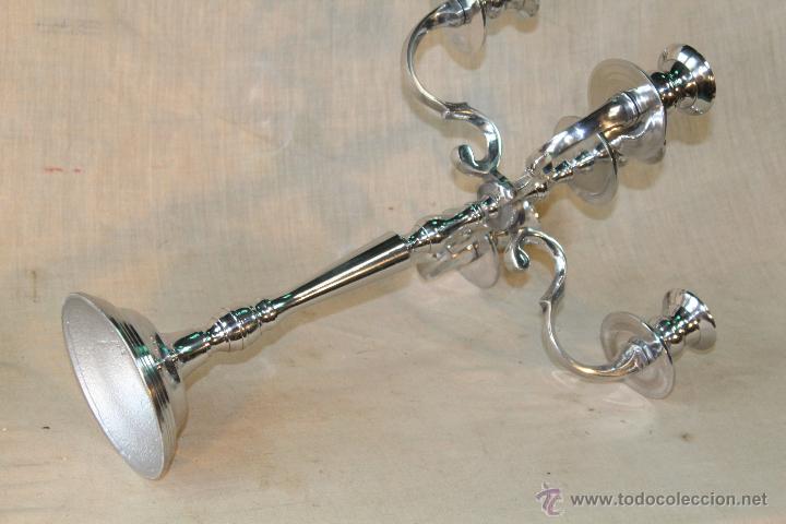 Antig&uuml;edades: candelabro en metal de color plata - Foto 5