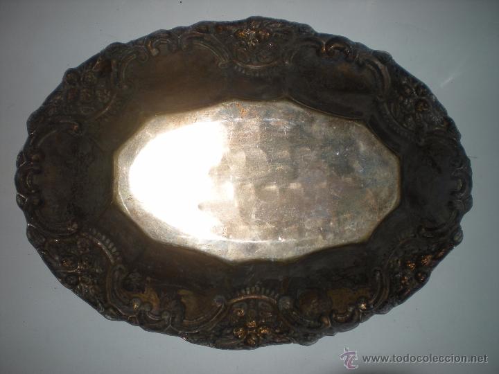 Antig&uuml;edades: Bandeja de lat&oacute;n 35x25cm - Foto 5