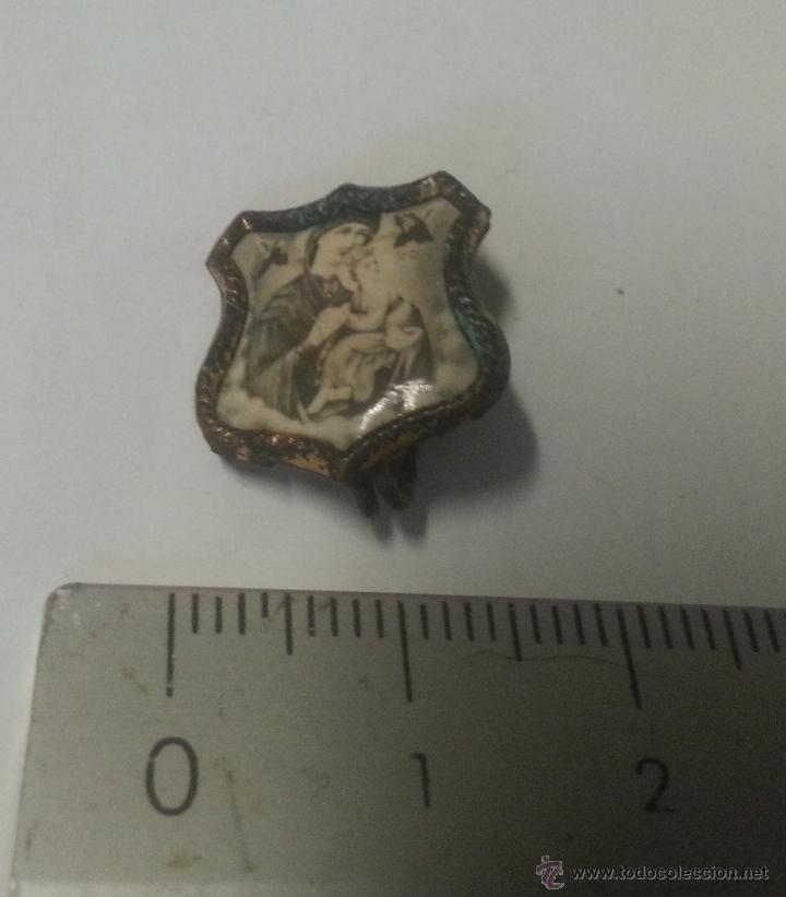 Antig&uuml;edades: Insignia de aguja religiosa - Foto 1