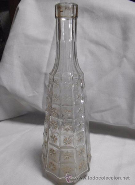 Antig&uuml;edades: ANTIGUA BOTELLA DE CRISTAL GRAVADO - Foto 1