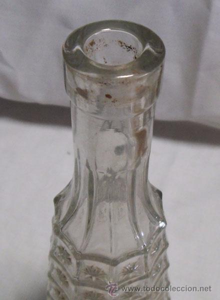 Antig&uuml;edades: ANTIGUA BOTELLA DE CRISTAL GRAVADO - Foto 3