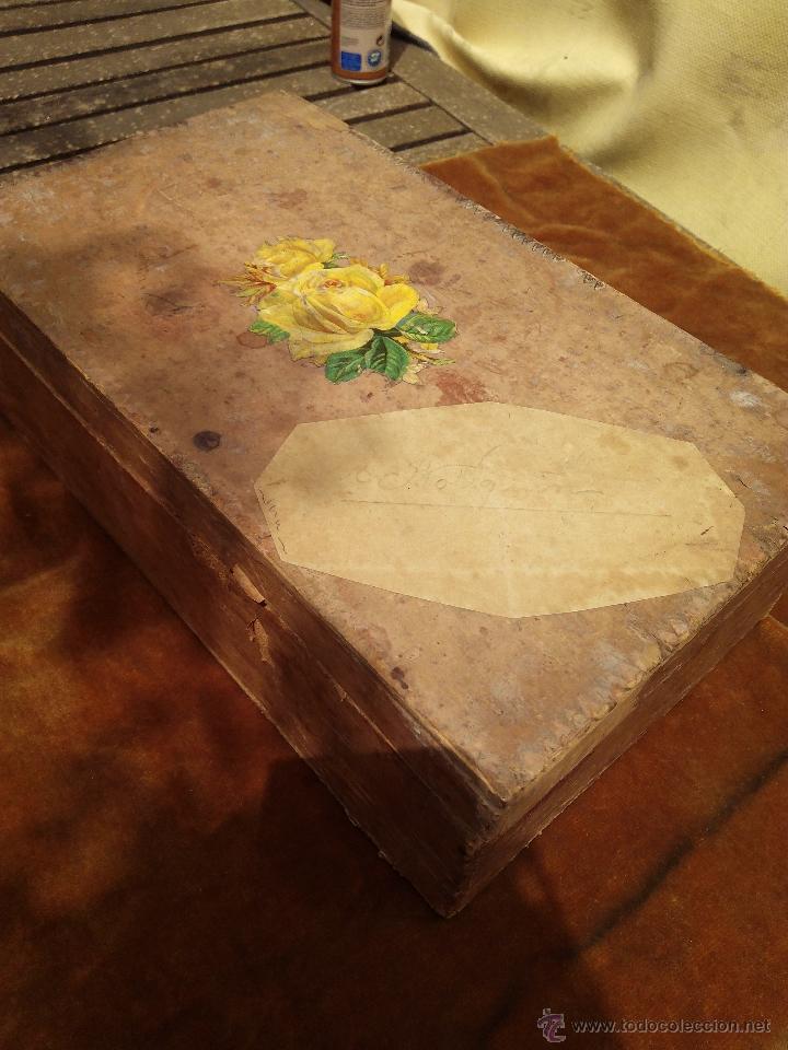 Antig&uuml;edades: Caja de madera con decorada con flores - Foto 1