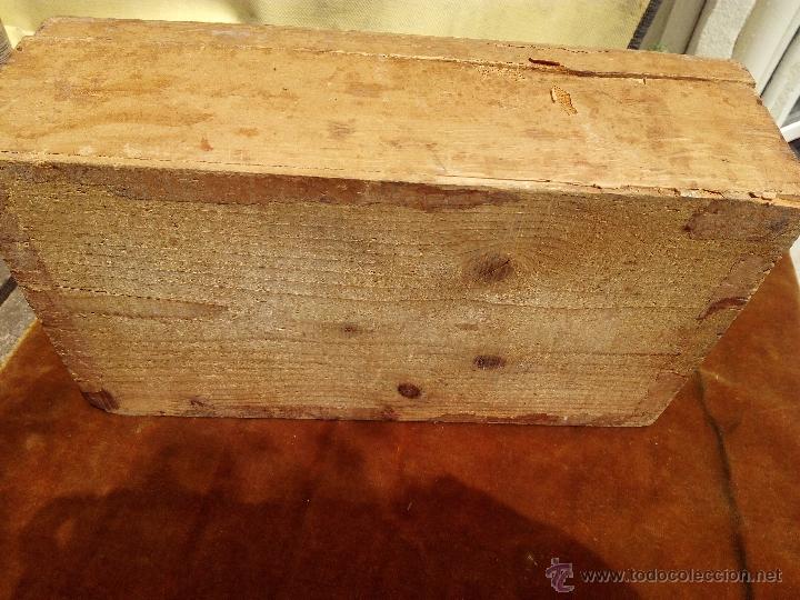 Antig&uuml;edades: Caja de madera con decorada con flores - Foto 3