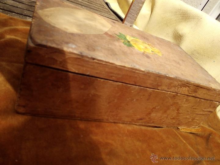 Antig&uuml;edades: Caja de madera con decorada con flores - Foto 4