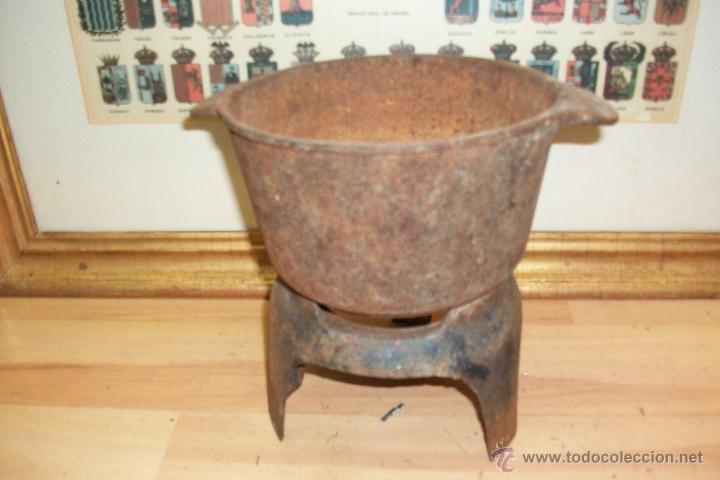Antig&uuml;edades: ANTIGUO CAZO Y BASE DE HIERRO COLADO - Foto 1