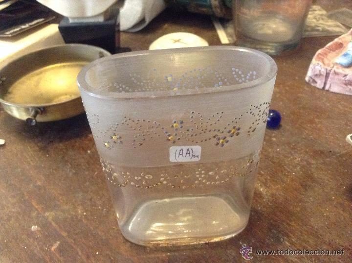 Antig&uuml;edades: Bonito vaso faltriquera decorado. 9,5 cm de alto, boca de 7 x3,50 cm