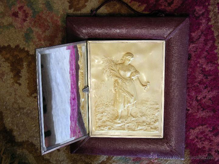 Oggetti Antichi: Espejo tr&iacute;ptico en celuloide y madera del siglo XIX.