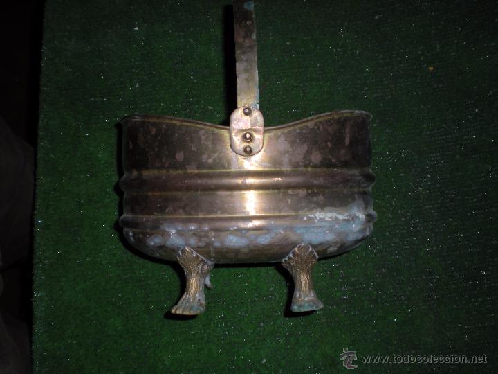 Antig&uuml;edades: Macetero de lat&oacute;n muy antiguo 24x14cm - Foto 3