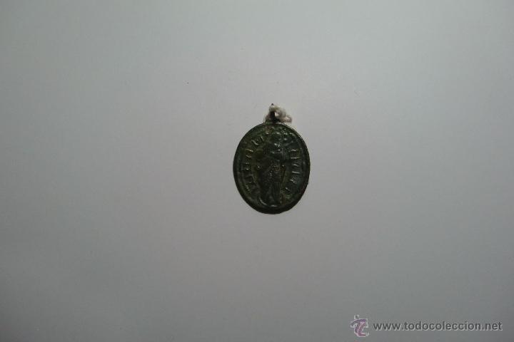 Antig&uuml;edades: MEDALLA DE LA VIRGEN Y UN ACUSTODIA.  4,8X2,5 CMS. - Foto 1