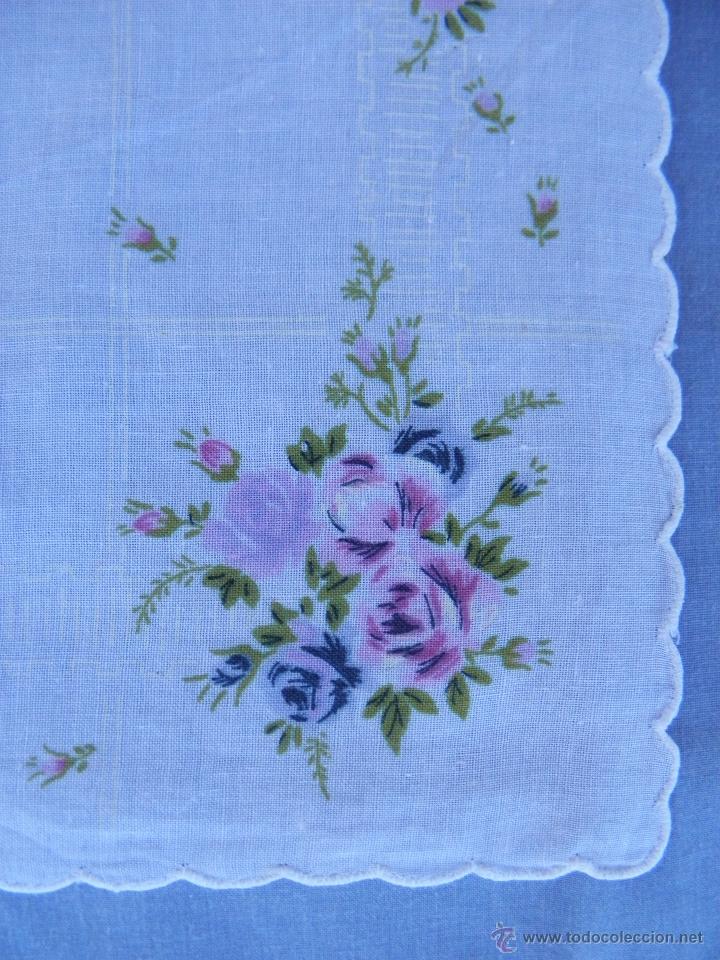 Antig&uuml;edades: Pa&ntilde;uelo antiguo de algod&oacute;n con decoraci&oacute;n floral - Foto 1