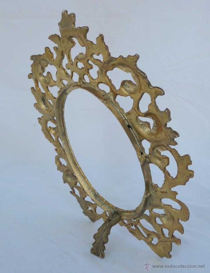 Antig&uuml;edades: MARCO BRONCE DE SOBREMESA CON PIE - Foto 2