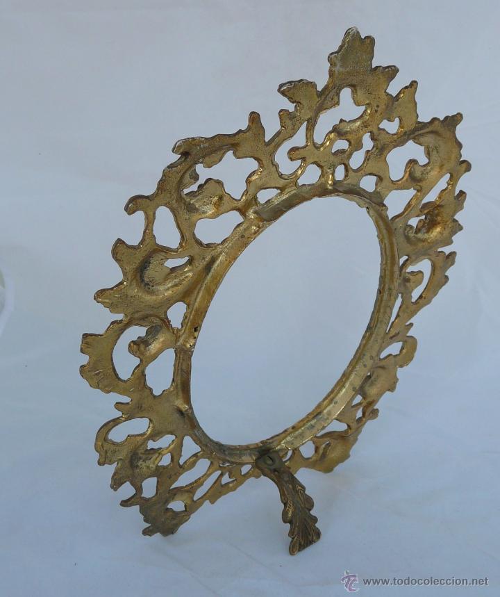 Antig&uuml;edades: MARCO BRONCE DE SOBREMESA CON PIE - Foto 3