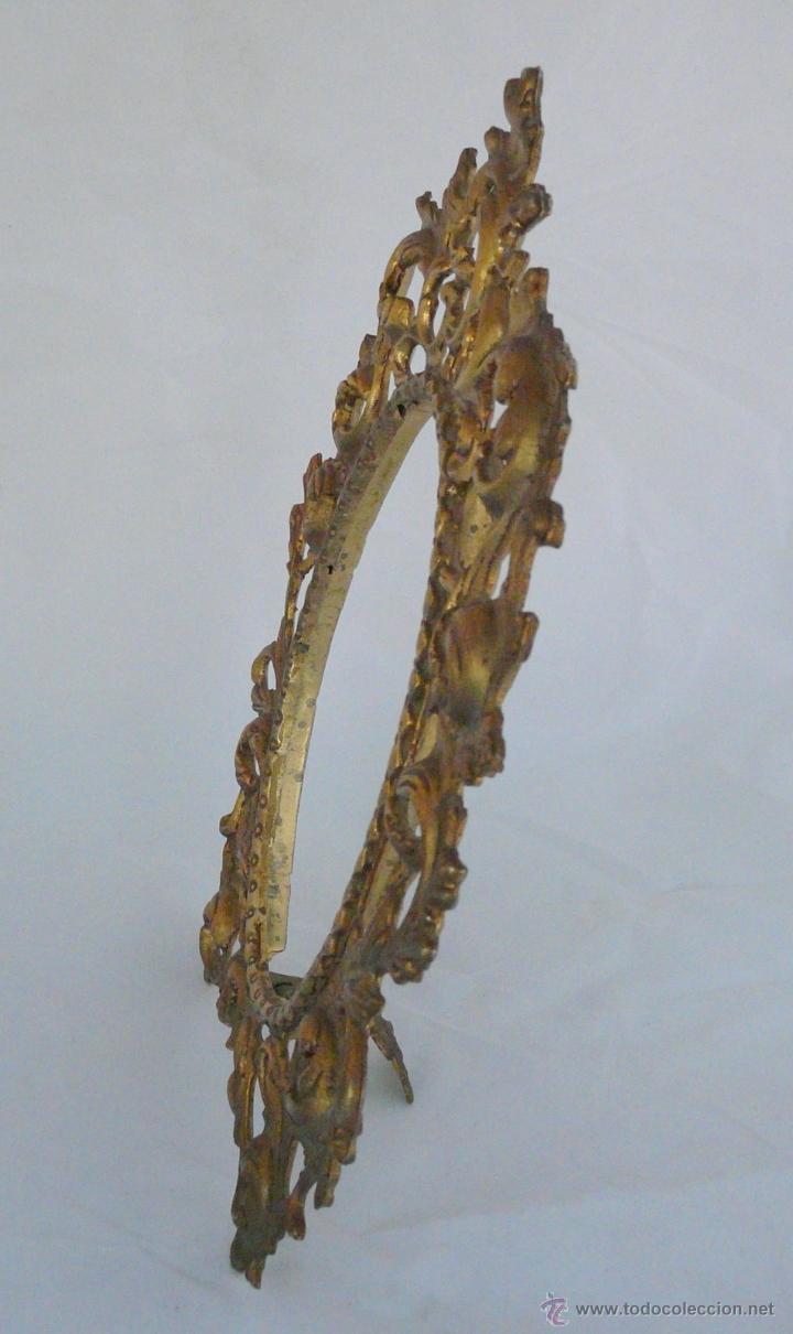 Antig&uuml;edades: MARCO BRONCE DE SOBREMESA CON PIE - Foto 6