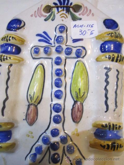 Antig&uuml;edades: Benditera de cer&aacute;mica con marca en la base. 11,5 x 20,5 cms. - Foto 5
