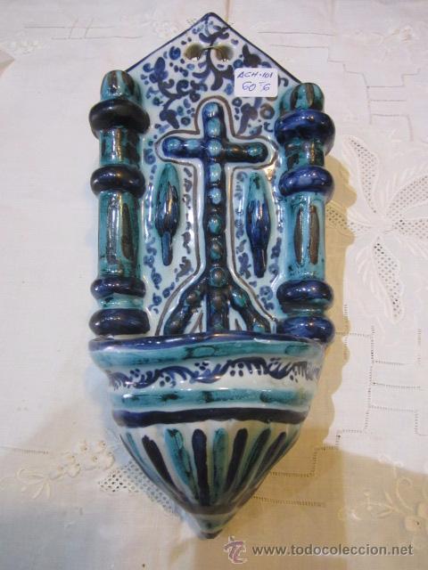 Antig&uuml;edades: Benditera de cer&aacute;mica con marca. 12 x 26 cms. - Foto 1