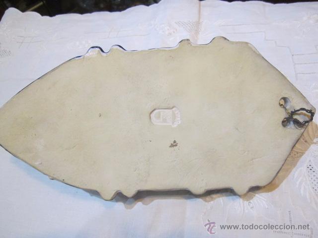 Antig&uuml;edades: Benditera de cer&aacute;mica con marca. 12 x 26 cms. - Foto 6