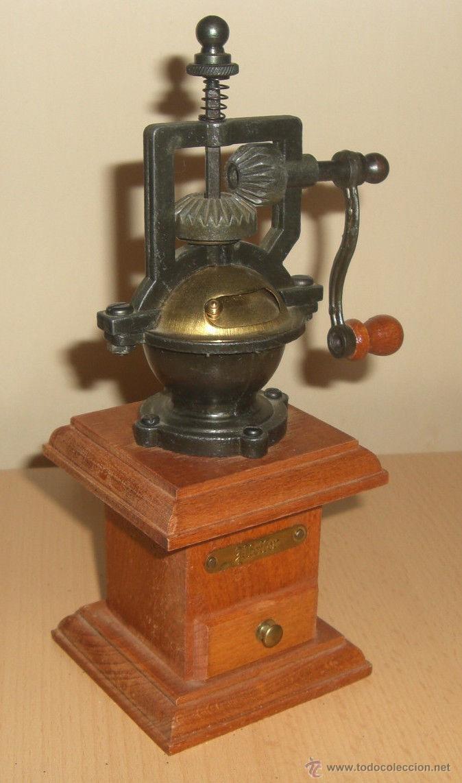 Antig&uuml;edades: N&ordm;5 MOLINILLO DE CAFE DE MADERA