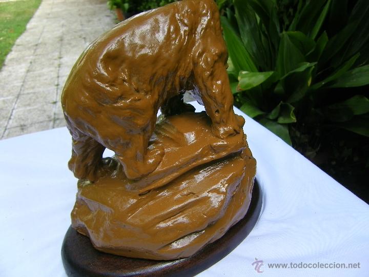 Antig&uuml;edades: OSO DE CERAMICA EN BASE  DE MADERA - Foto 3