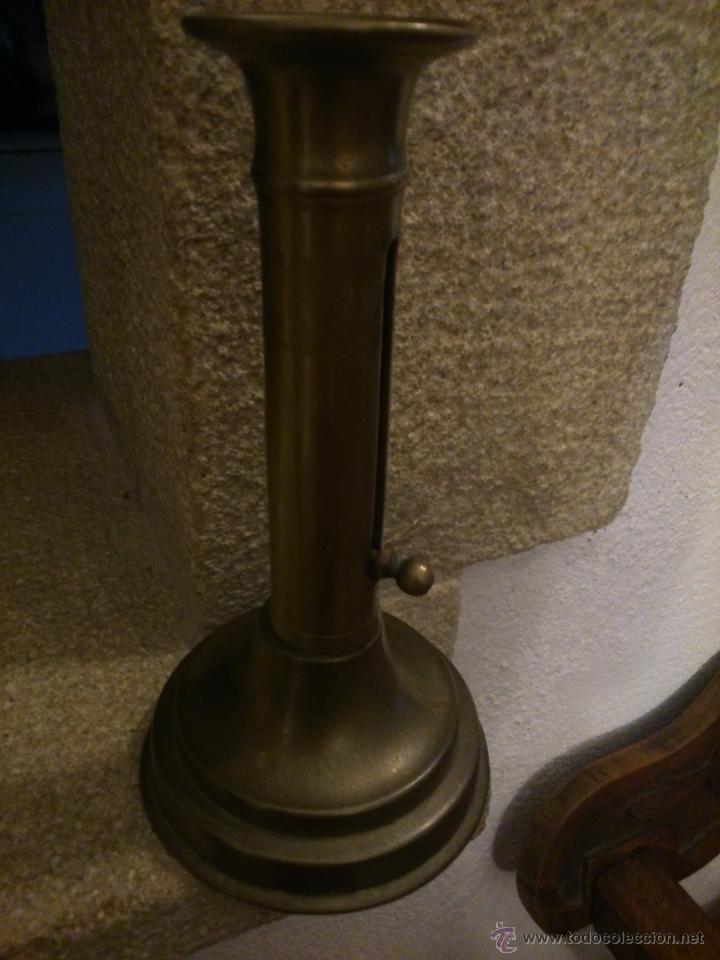 Antig&uuml;edades: * ANTIGUO CANDELABRO EN BRONCE PARA VELA. ( 59 / ) - Foto 1