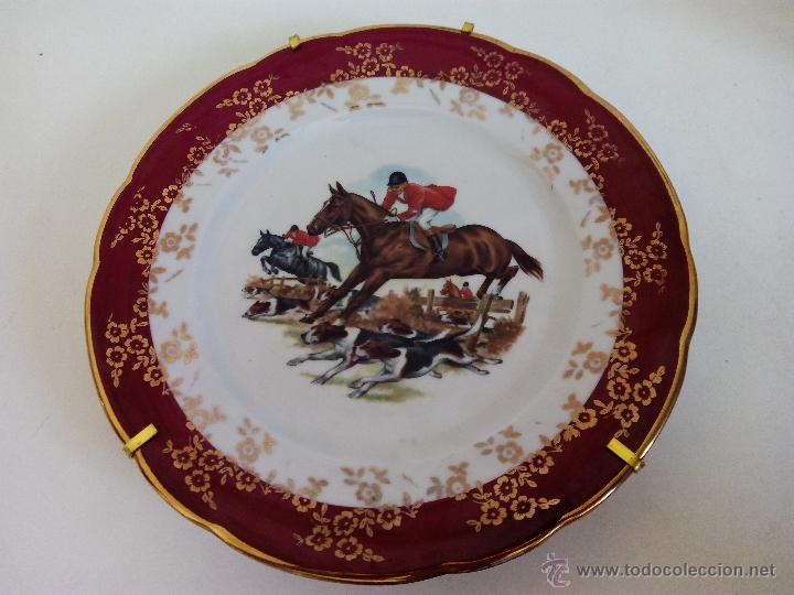 Antig&uuml;edades: Plato de Limoges Claude Brachet. Escena caballos - Foto 1