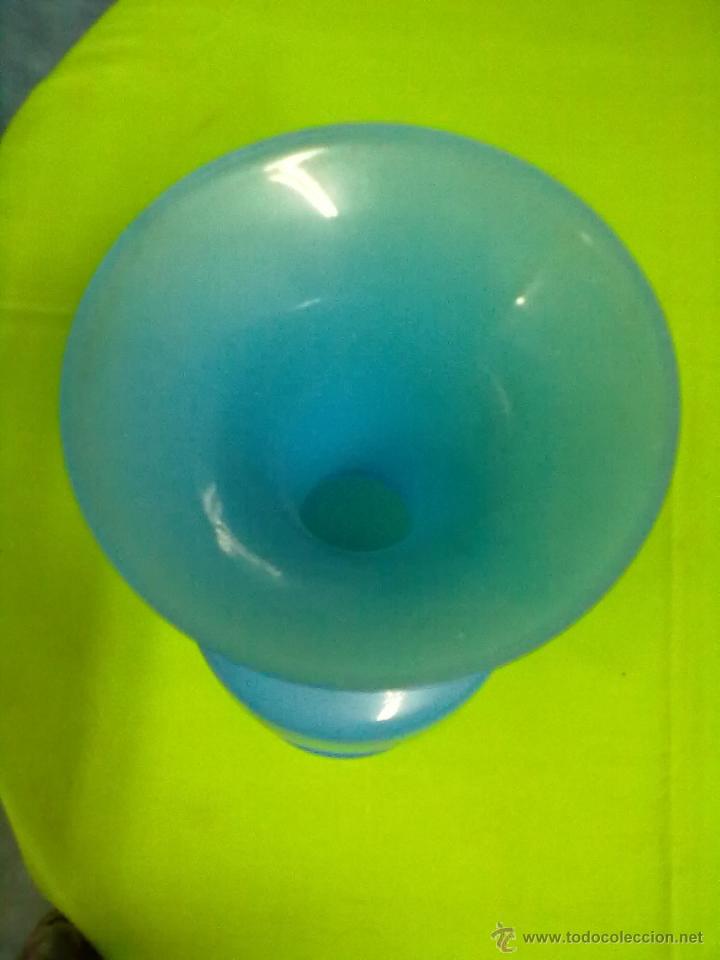Antig&uuml;edades: JARRON OPALINA AZUL DE MURANO - Foto 2