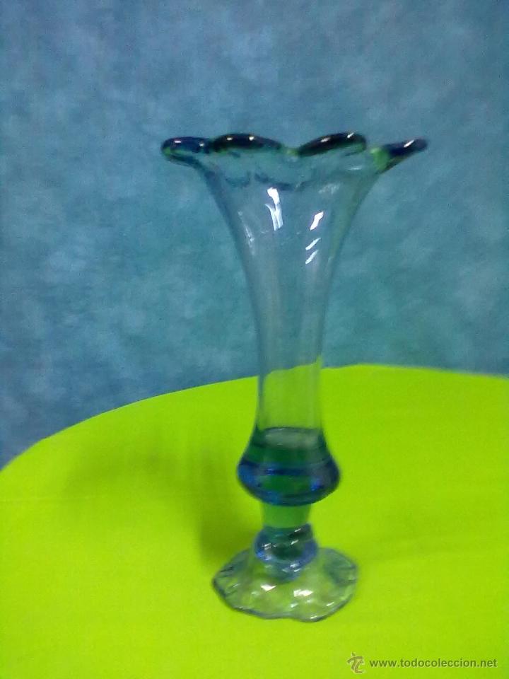 Antig&uuml;edades: IRREGULAR JARRON FLORERO CRISTAL AZUL - Foto 4