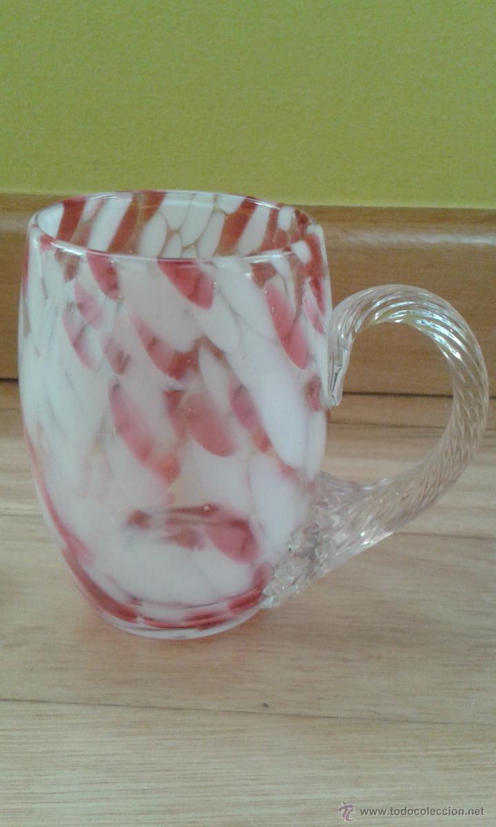 Antig&uuml;edades: Precioso vaso con asa de la Industria. Gij&oacute;n. Asturias. 9 cm de altura, boca de 6 cm.