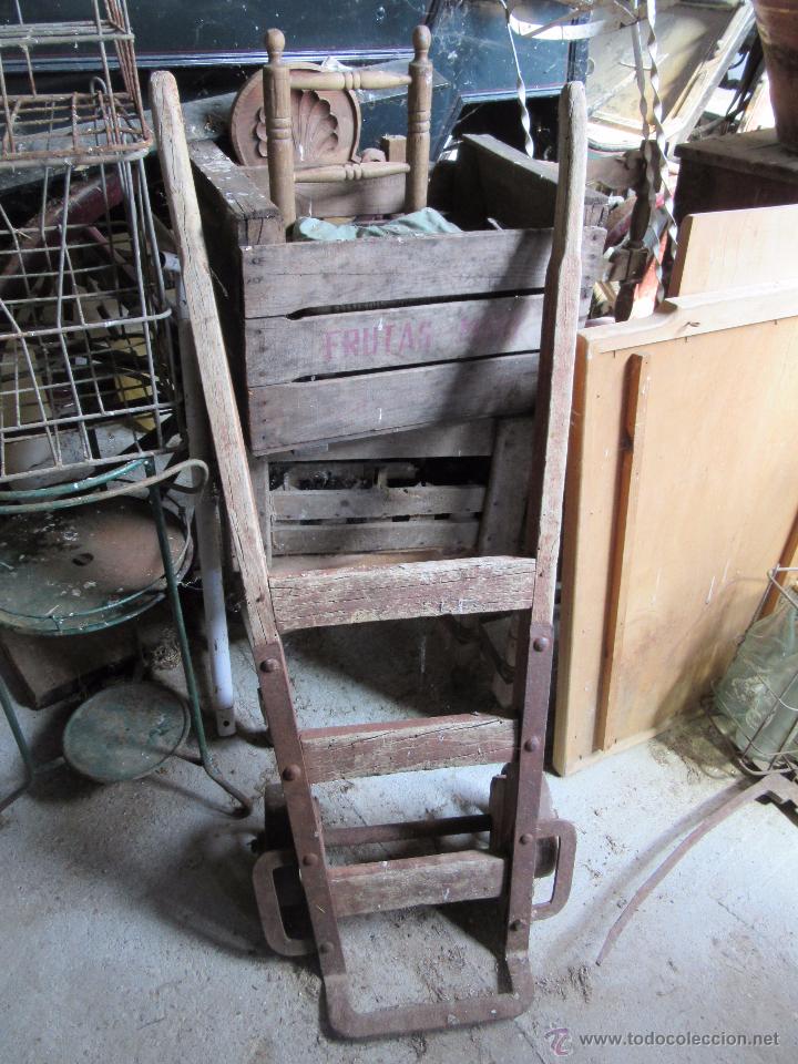 Antig&uuml;edades: Carretilla antigua de madera e hierro - Foto 1