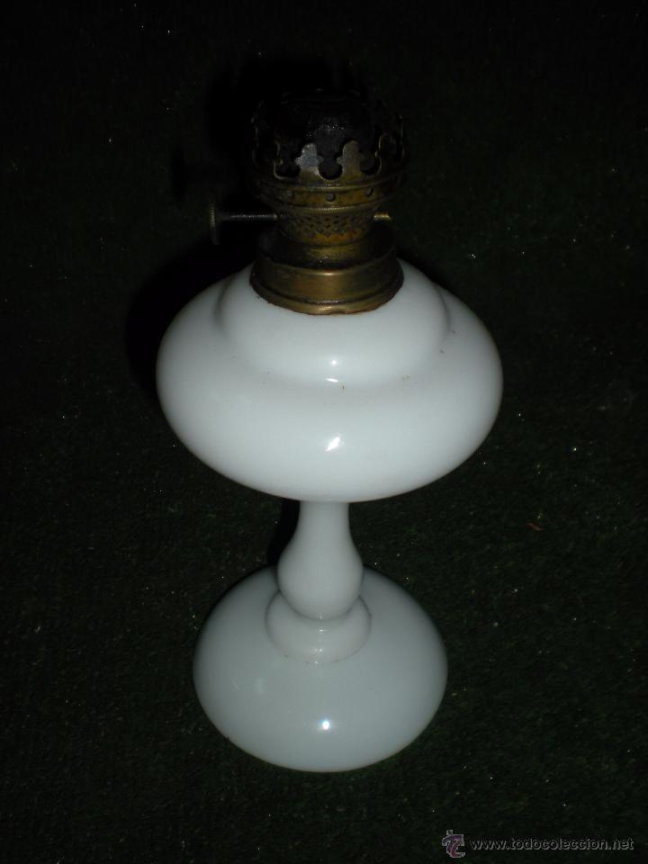 Antig&uuml;edades: Quinqu&eacute; de cristal ( opalina blanco ) 24x11cm - Foto 1