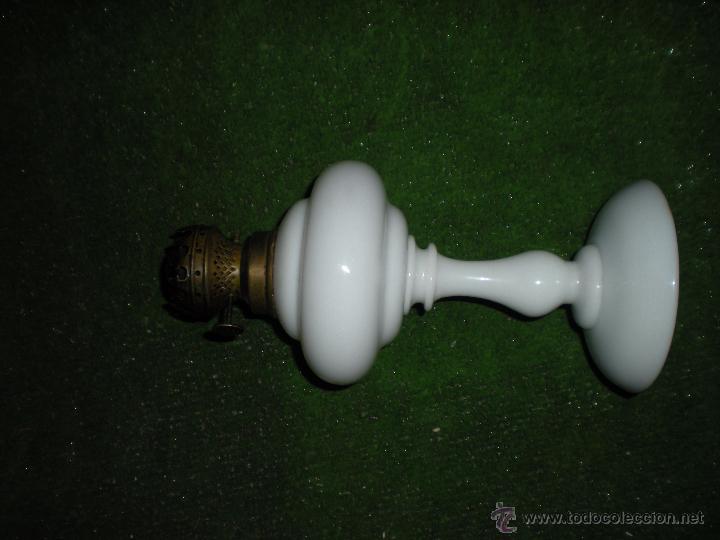 Antig&uuml;edades: Quinqu&eacute; de cristal ( opalina blanco ) 24x11cm - Foto 3
