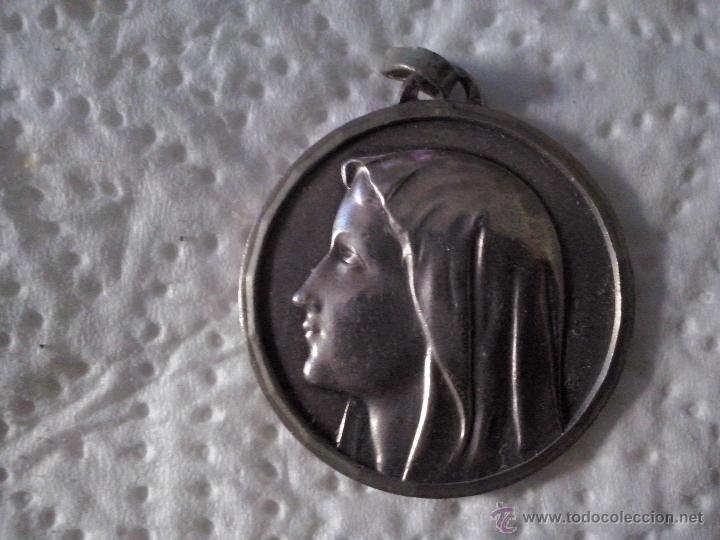 Antig&uuml;edades: preciosa medalla virgen en relieve - Foto 1