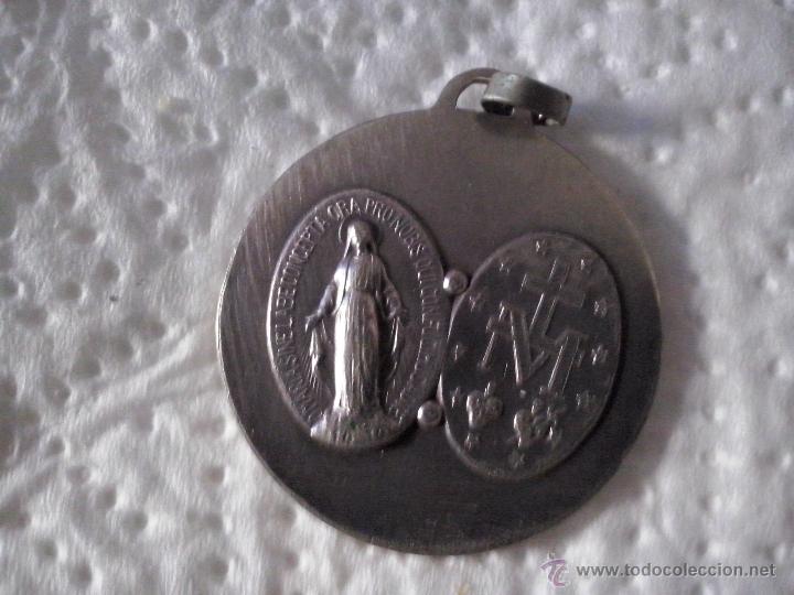 Antig&uuml;edades: preciosa medalla virgen en relieve - Foto 2
