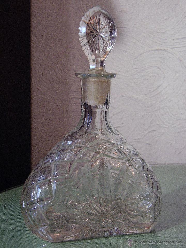 Antiquit&eacute;s: Antigua botella de cristal prensado, siglo XX.