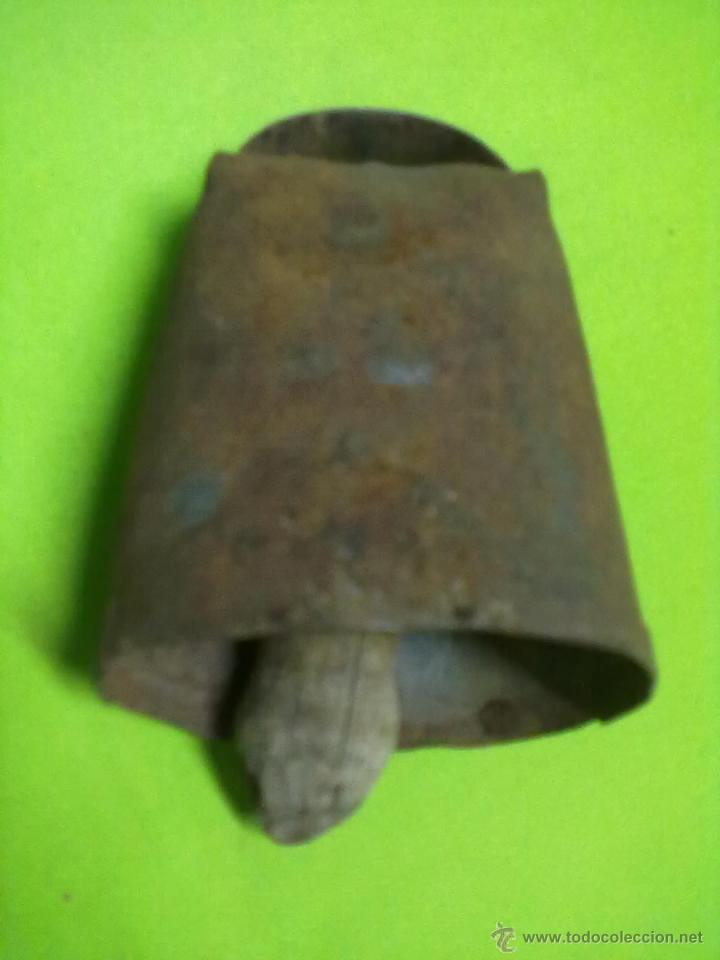 Antig&uuml;edades: CENCERRO HIERRO BADAJO MADERA - Foto 2