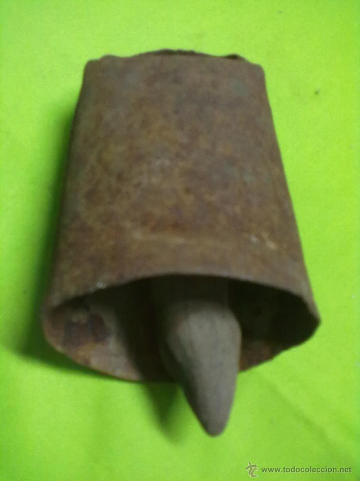 Antig&uuml;edades: CENCERRO HIERRO BADAJO MADERA - Foto 2