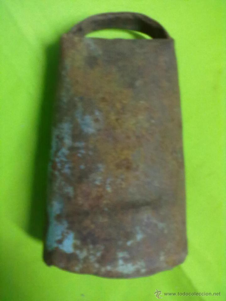 Antig&uuml;edades: CENCERRO HIERRO BADAJO MADERA - Foto 1