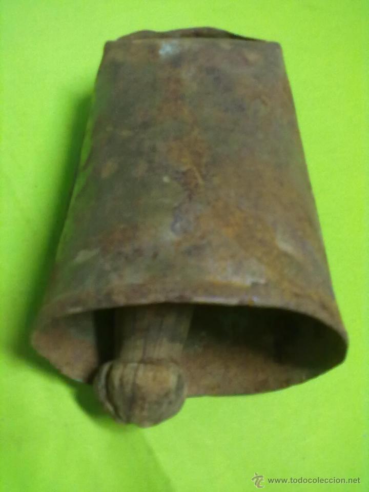 Antig&uuml;edades: CENCERRO HIERRO BADAJO MADERA - Foto 2