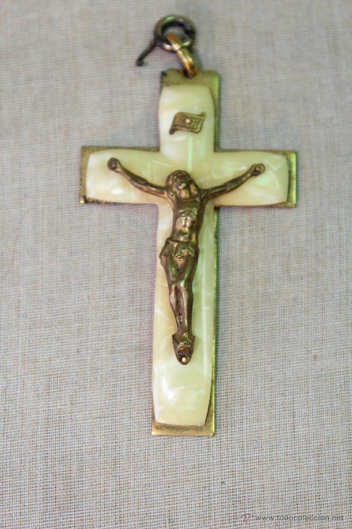 Antig&uuml;edades: CRUZ EN METAL Y NACAR - Foto 1