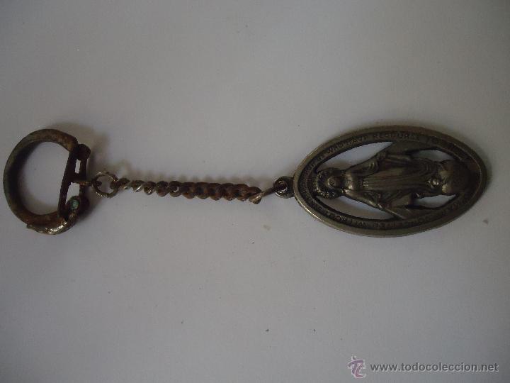 Antig&uuml;edades: llavero religioso virgen - Foto 2