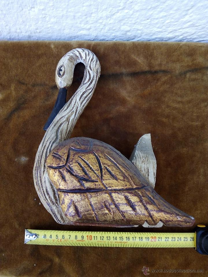 Antig&uuml;edades: Cisne de madera policromada antiguo - Foto 1