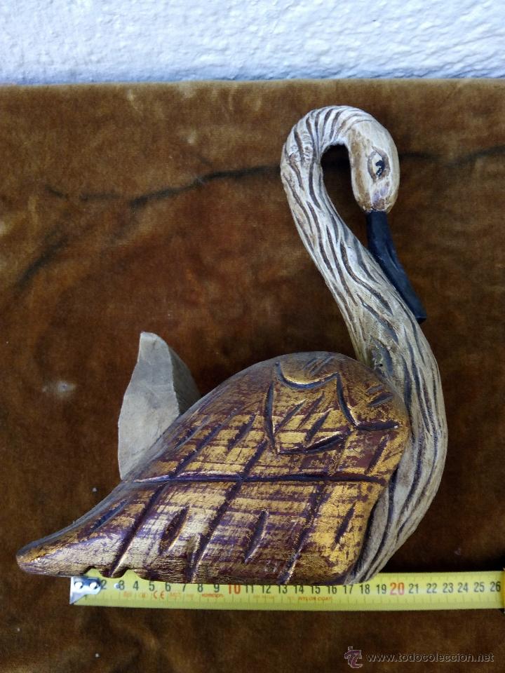 Antig&uuml;edades: Cisne de madera policromada antiguo - Foto 2