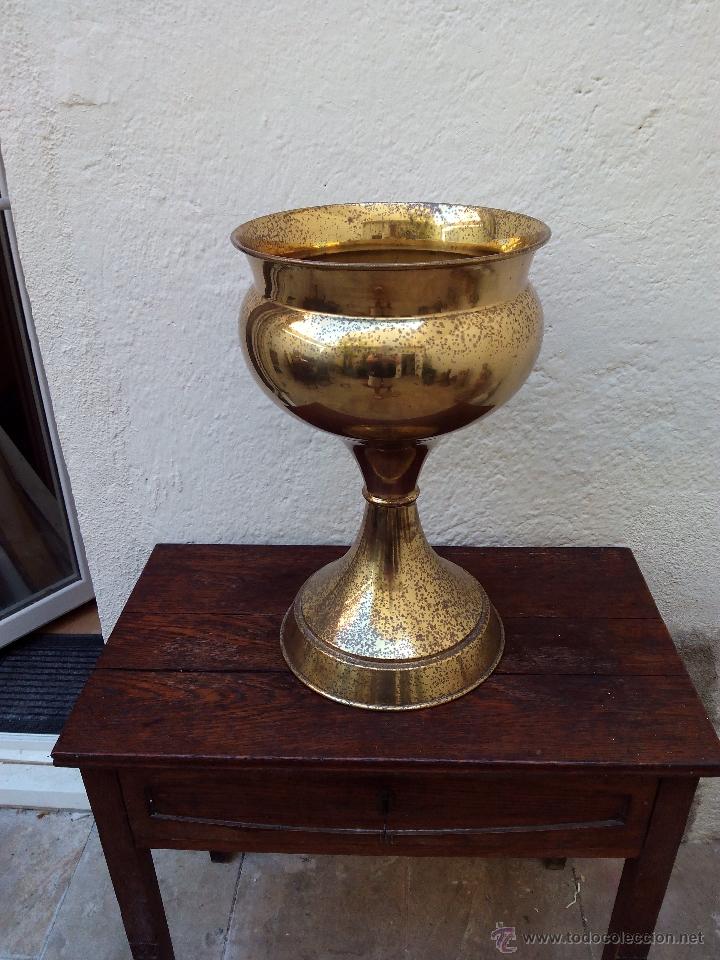 Antig&uuml;edades: Maceta con forma de Copa, de lat&oacute;n - Foto 3