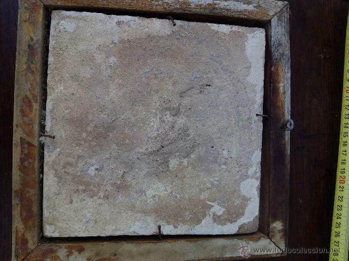 Antig&uuml;edades: Azulejo antiguo enmarcado en madera. - Foto 2