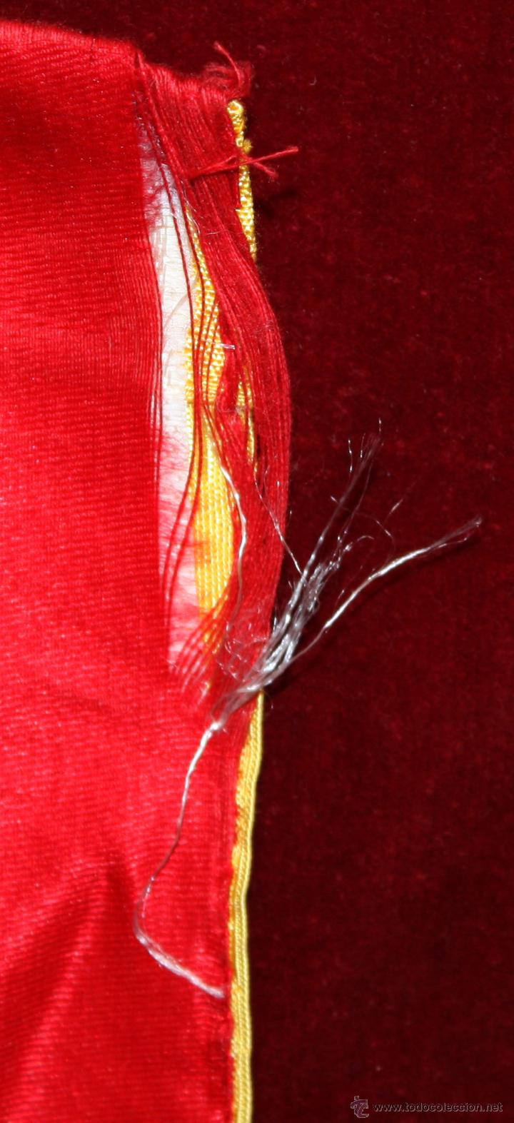 Antig&uuml;edades: CORPORAL EN ROPA DAMASCADA CON BORDES RIBETEADOS - Foto 4