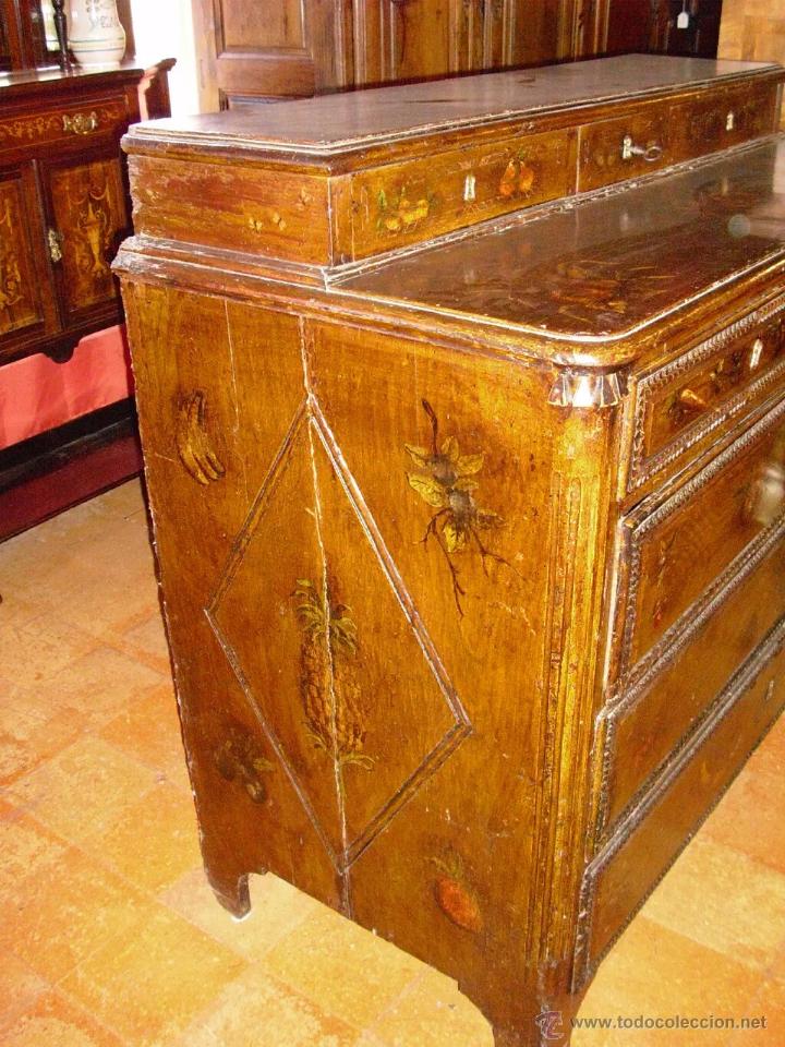Antig&uuml;edades: Comoda catalana policromada - Foto 2
