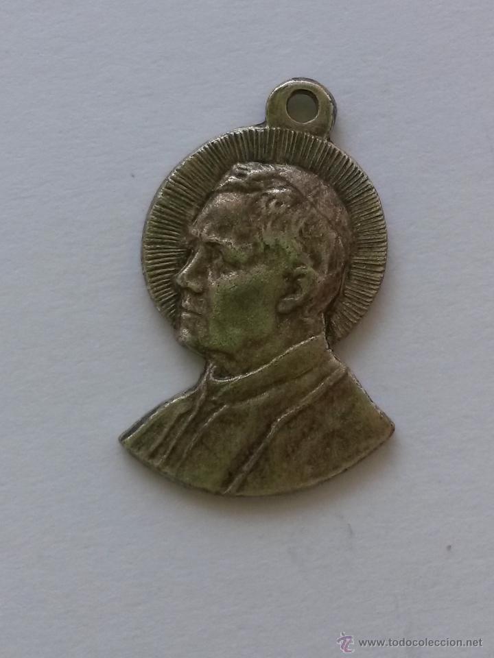Antig&uuml;edades: Medalla del beato pio X de 2 x 1,4 cms - Foto 1